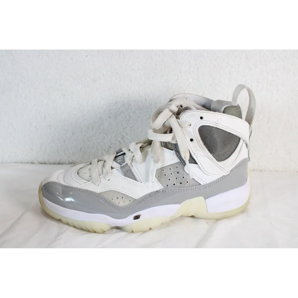 Jordan Jumpman Two Trey Mens 7 White Grey Basketball Shoes DR9631-002